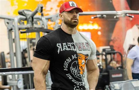 Bradley Martyn – Age, Bio, Height, Weight, Girlfriend, Net Worth